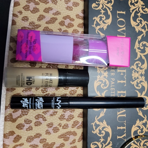 Makeup Bundle - Picture 5 of 6